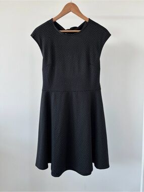 | Gap | Classic Black Cap-Sleeve Dress with White Polkadots Women’s size 06